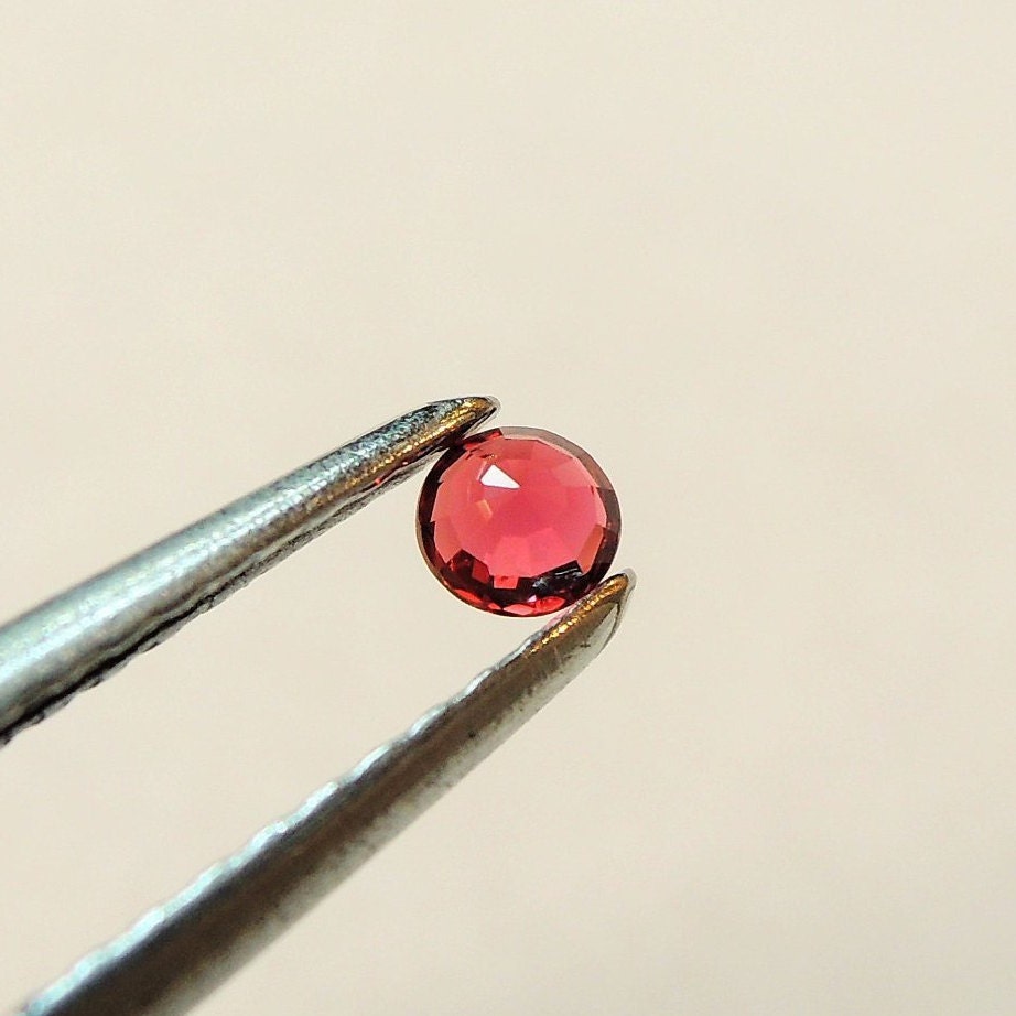 0.11ct 天然 ピンクがかったレッド サファイア, 四角形, VS
