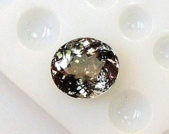 Silvery-grey tourmaline, this oval gem, slightly bicoloured pink to blue, measures 6.9x7.7 mm and weighs 1.69 carats.