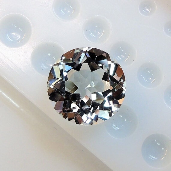 ラウンド トパーズ 11 mm、無色、非常に光沢のある透明な石。ブラジル