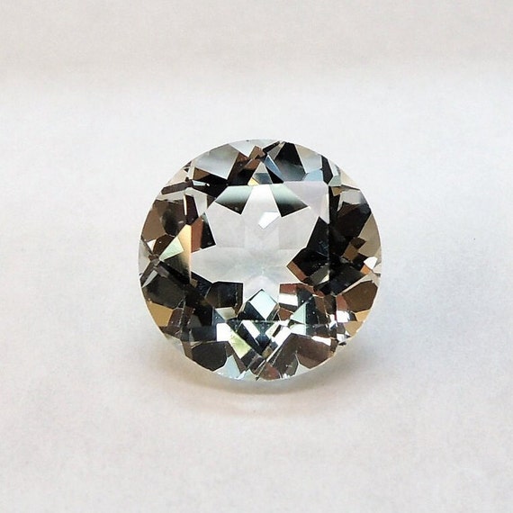 ラウンド トパーズ 11 mm、無色、非常に光沢のある透明な石。ブラジル