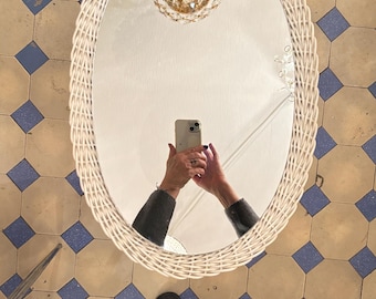 Espejo blanco de mediados de siglo