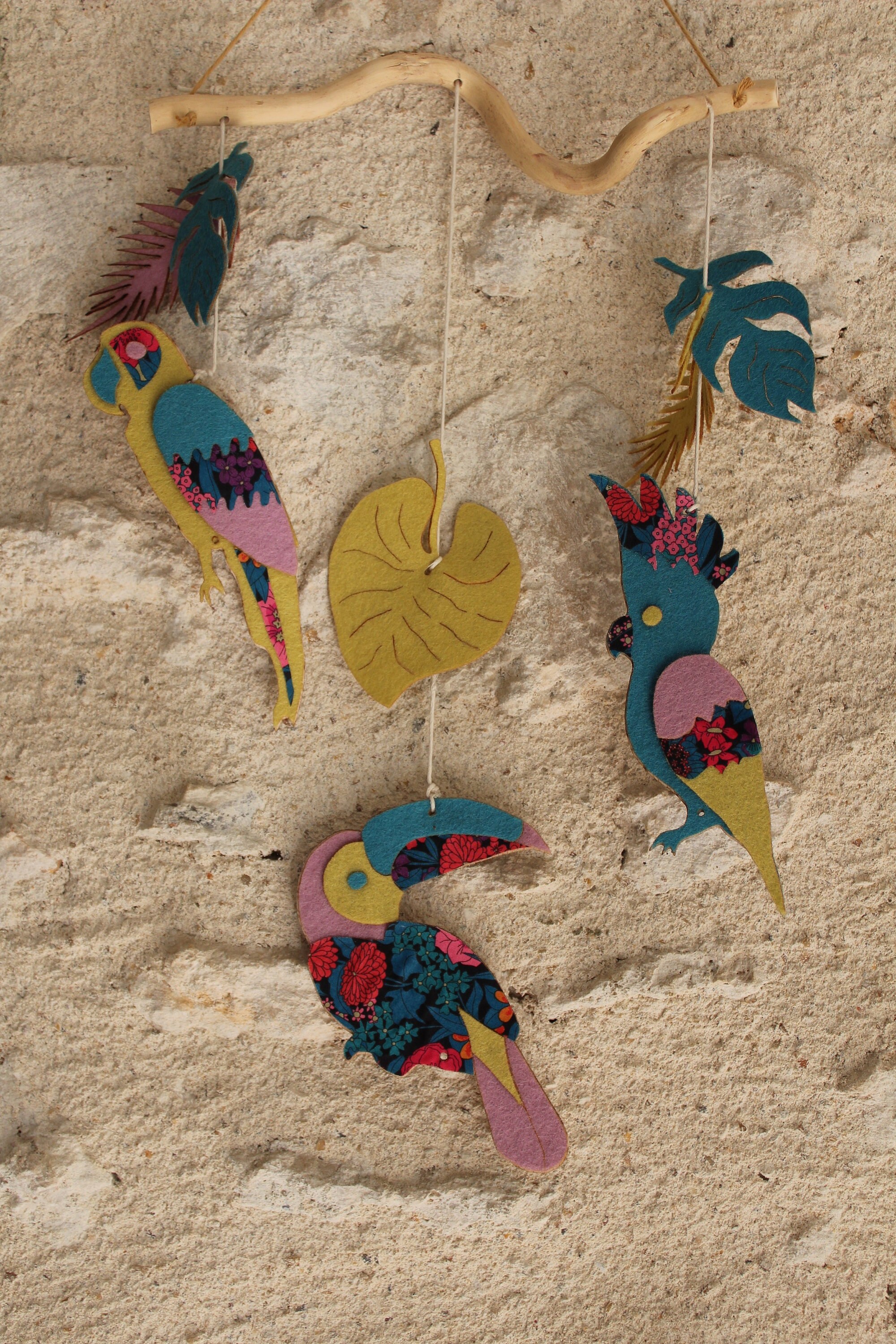 Mobile Oiseaux Exotiques Naturel et Biodégradable | Bois, Laine, Coton.
