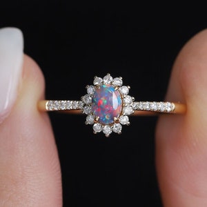 Exquisite Australian Black Opal & Halo Diamond Engagement Wedding Ring 18K Yellow Gold Promise Ring for Couples Band Rainbow