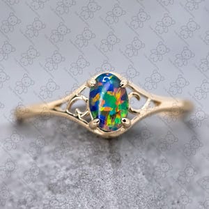 Vintage Inspired Oval Australian Triplet Opal Engagement Wedding Ring 18K Yellow Gold Promise Ring for Couples Anniversary