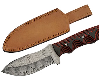 Cuchillo de caza artesanal de acero de Damasco: mango de micarta roja y funda de cuero.