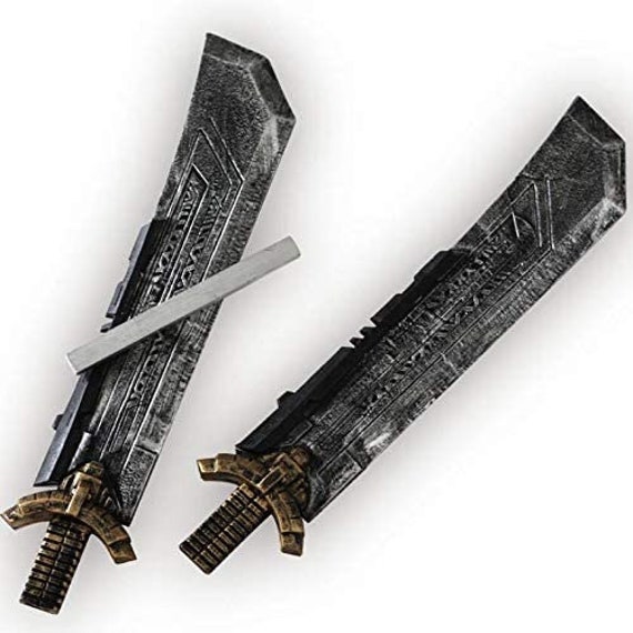 Japan's fancy Dark Souls 2 edition has case of replica weapons