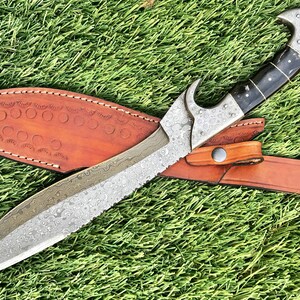 Handmade Damascus Steel Hunting Knife: 18" Fixed Blade, Bull Horn Handle image 4