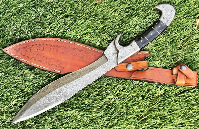 Handmade Damascus Steel Hunting Knife: 18" Fixed Blade, Bull Horn Handle image 4