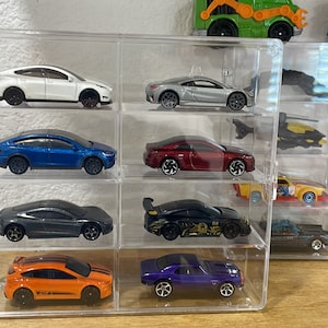 1/64 Diecast 8 Car Display Case With Locking Latch, Stackable And Can Be Hanged. Cars not Included.