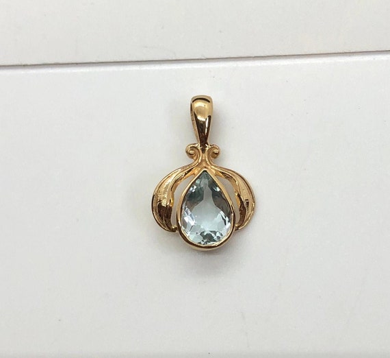Antique Natural Pear Aquamarine Pendant in 14K Yel