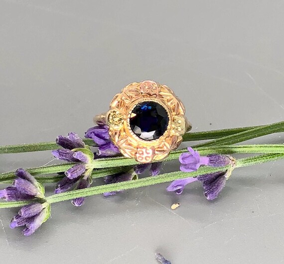 Vintage Round Natural Sapphire Ring in 10k Yellow