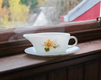 Mid Century Pyrex Sauce/Gravy Boat and Saucer