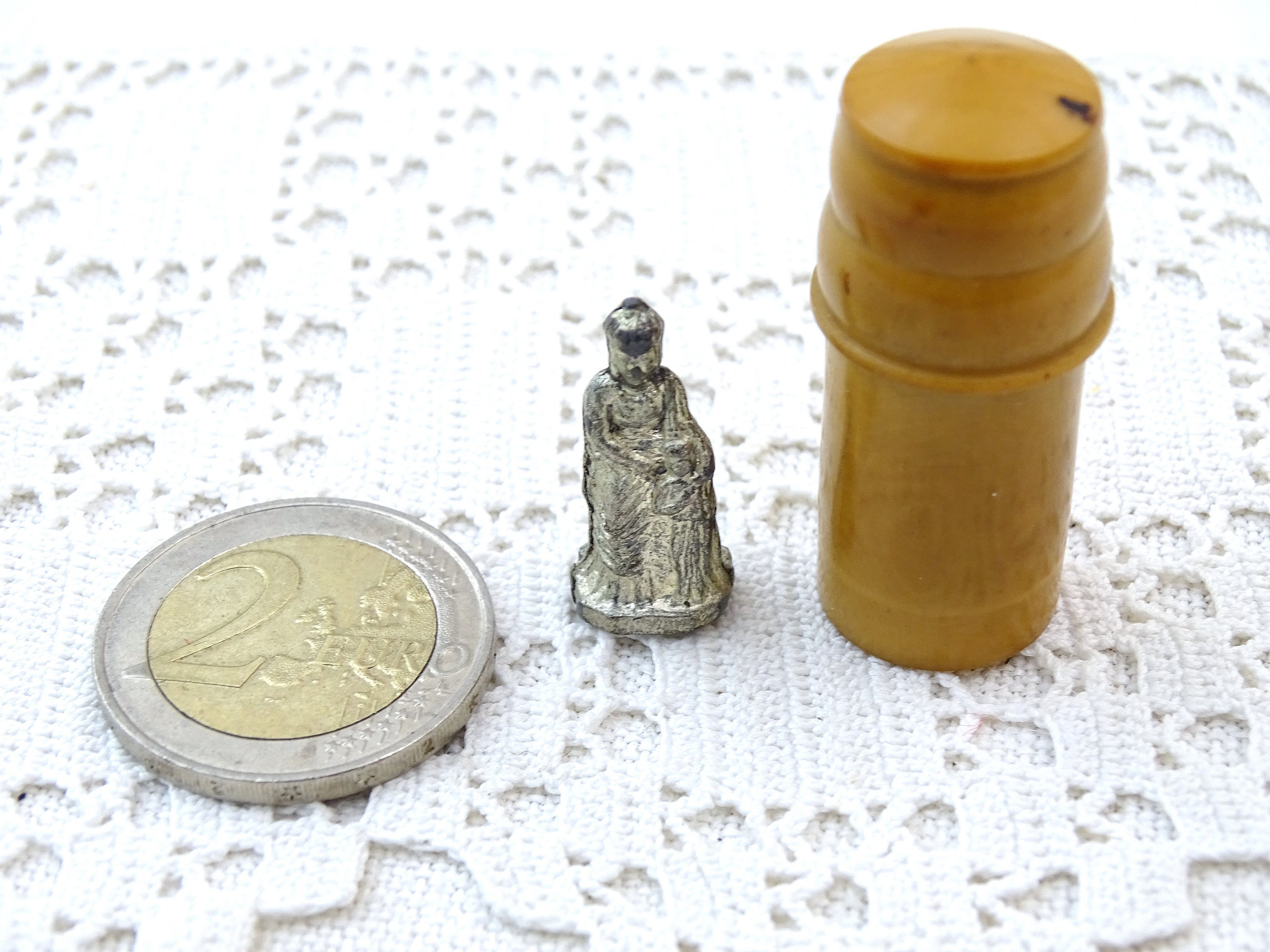 Tiny Français Vintage Pocket Shrine avec Petite Figurine en Métal de La Vierge Marie et L'enfant Étu