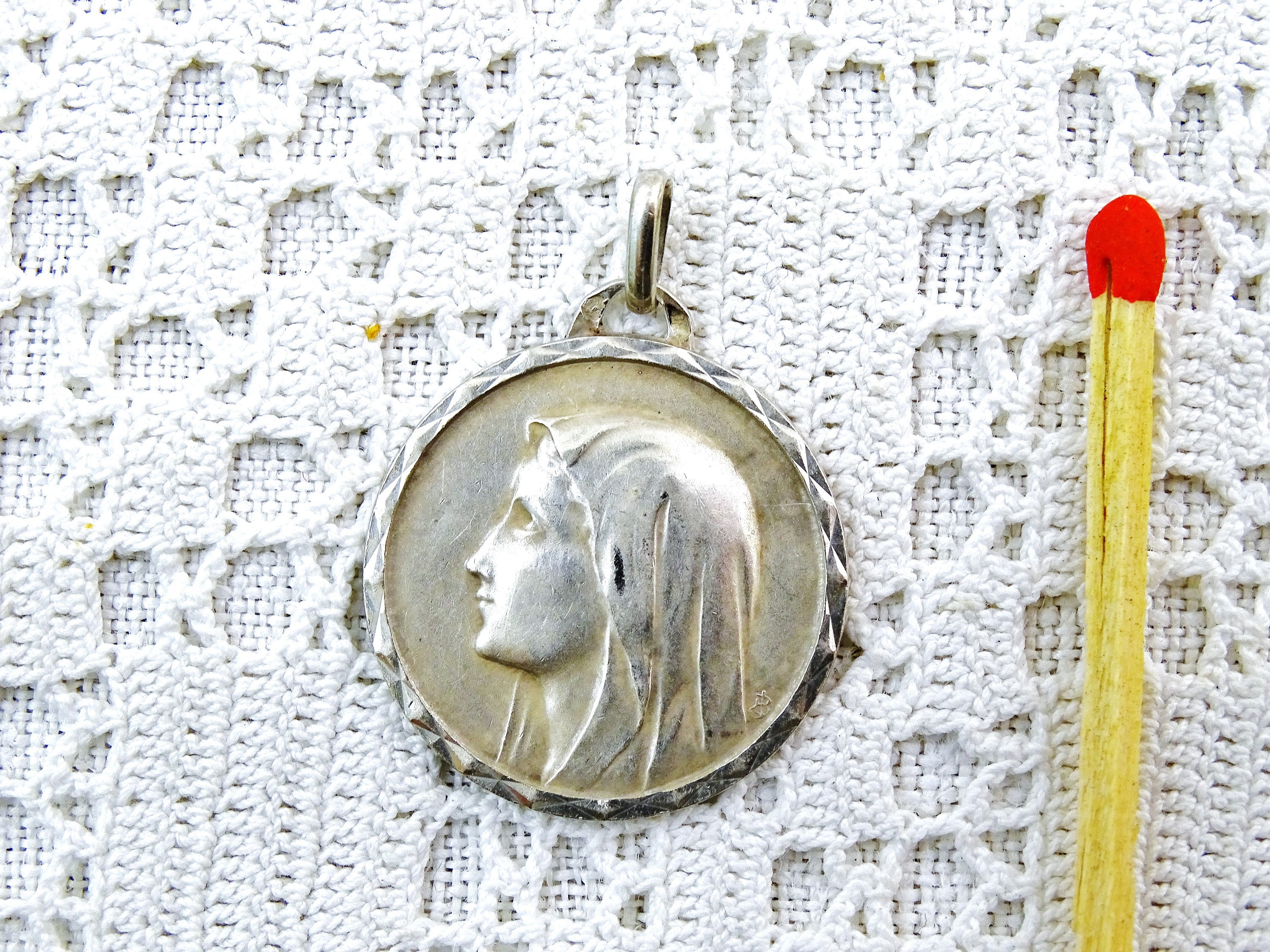 Grand Français Vintage Silver Alloy Virgin Mary Medal, Round Necklace Pendant With Madonna Profile i