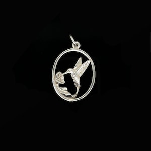 Dije/Colgante de colibrí y flor - Colibrí ovalado, plata