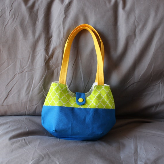 little girls play purse