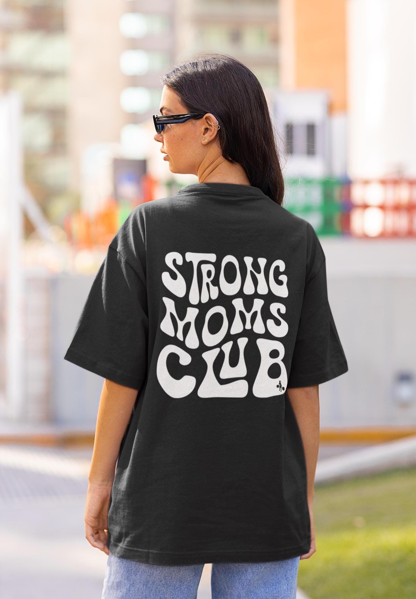 Moederdagcadeau Strong Moms Club T-shirt, comfortkleuren sportschool T-shirt, fit moedershirt, gewichtheffen moeder, fitness moeder training T-shirt, graphic T-shirt