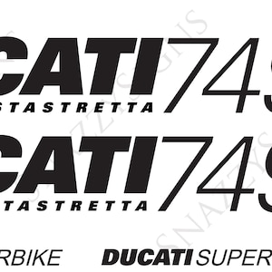 Pode incluir: Design gráfico em preto e branco com o texto "DUCATI 749s TESTASTRETTA" repetido duas vezes. O texto "DUCATI SUPERBIKE" também está incluído na parte inferior da imagem.