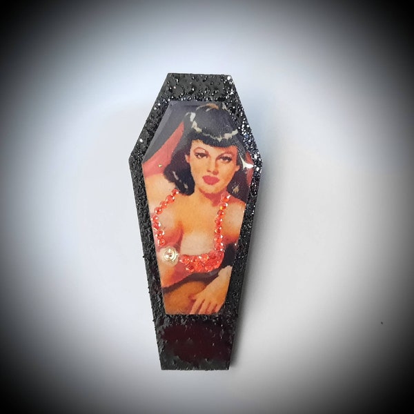 That's why the Lady is a Vamp! Great brooch for that special someone who enjoys the unusual!