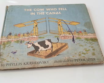 La vaca que cayó en el canal, de Phyllis Krasilovsky, libro infantil retro vintage de los años 50