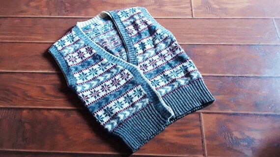 1980s-Sun Valley Vest-Red and Gray Nordic Print Sk