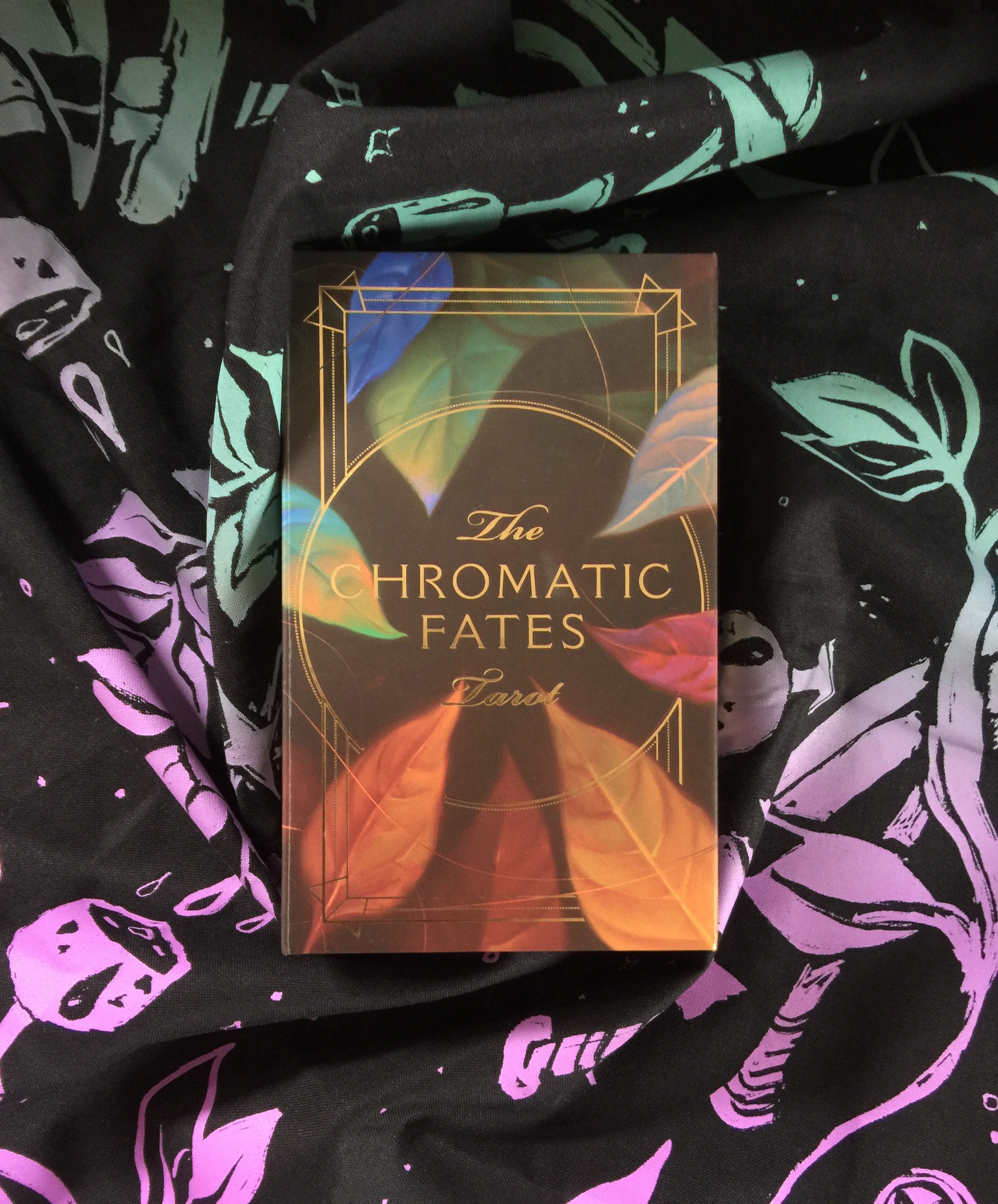 世界有名な Chromatic Fates Tarot - Etsy アート・デザイン・音楽