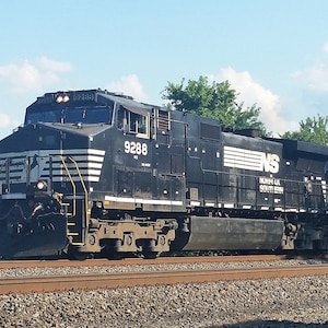 Norfolk Southern GE C44-91W Leading Unit Train - Photograph