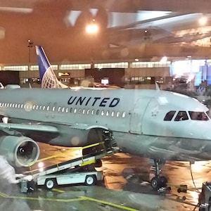 United Airlines A320 - Photograph
