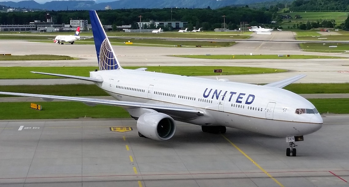 United Airlines Boeing 777200 Photograph Etsy