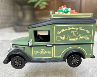Department 56 Christmas North Pole Series 'cars Holiday Detail