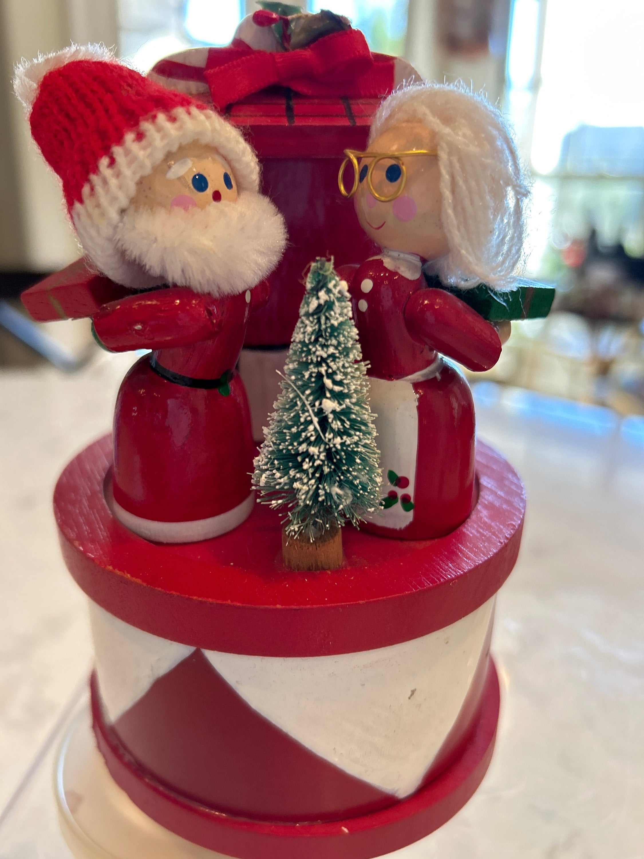 Vintage Christmas 'santa Claus is Coming to Town' Rotating Wooden