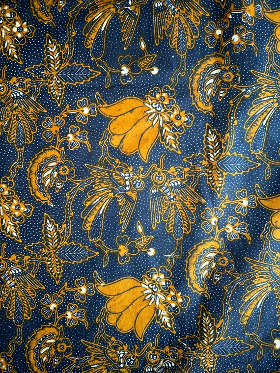 1970s Vintage Batik Textile, Artwork, Indonesian Old Batik Classic Javanese Vintage Fabric Solo Palace, Ldt, 1970's  42"W x 90" (2.5yards)