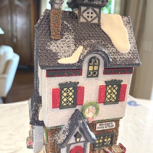 Department 56 Christmas &quot;Neenee&#39;s Dolls & Toys&quot; 1991 North Pole Series # 5620-0 Heritage Village Christmas Light Up House Decoration