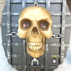 Vintage Gemmy Halloween Animated Skull Wall Plaque Motion Censored, Lighted Eyes, Moving Jaw, Features Synchro-Motion Sings &quot;Soul Man&quot;