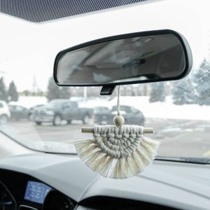 Halbmond Makramee Auto Diffusor, Mini Makramee Auto Charm, Autodekorationen Innenraum, Diffusor für ätherisches Öl, Rückspiegel Zubehör