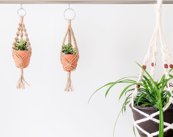 Petite suspension pour plante en macramé, breloque pour rétroviseur, mini suspension pour plante ornementale en macramé, cache-pot suspendu, porte-plante aérien cactus succulent