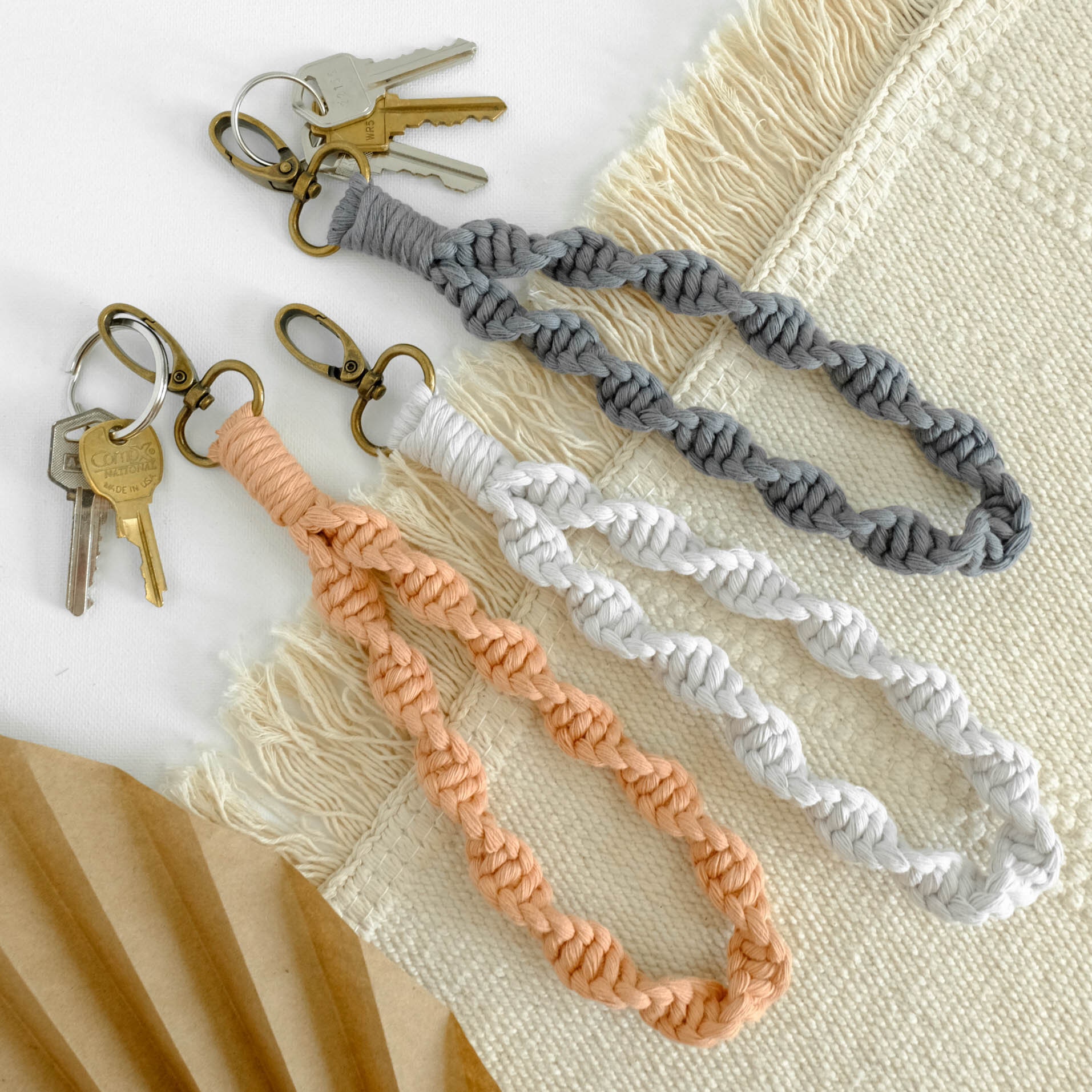 小物 OVY  Carabiner Macrame Keychain  i'm ok DECI -Carabiner Macrame Keychain- OVY - メルカリ