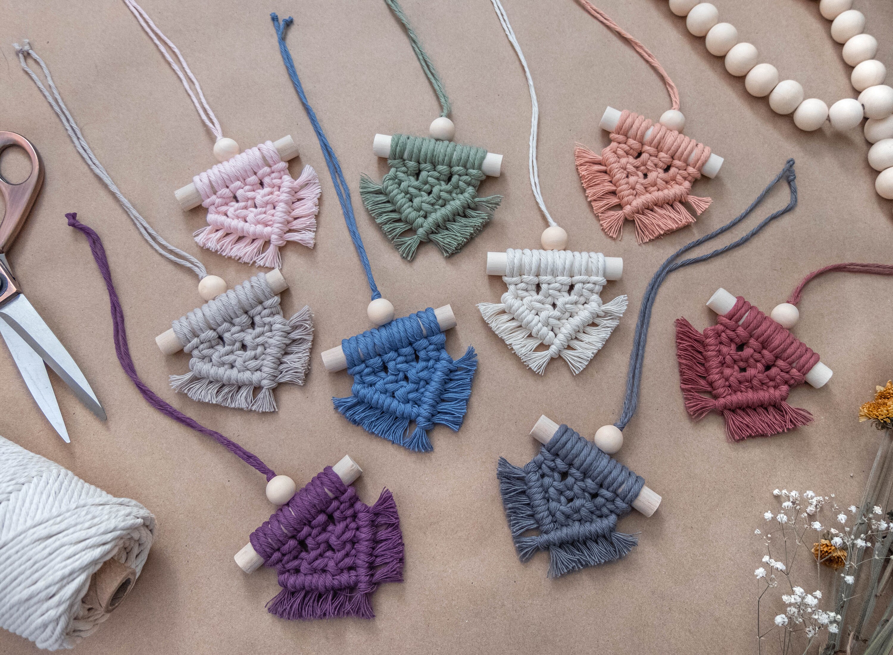 Set Di 3 Decorazioni Macramè Boho Per Auto – Intrecci Artigianali Con Perline Di Legno – Accessori Fatti A Mano - 2