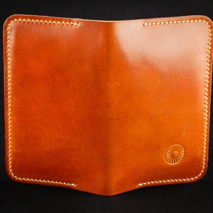 Handgemaakte compacte leren portemonnee – gepersonaliseerd volnerf Horween-leer, handgestikte duurzame portemonnee voor dagelijks gebruik of als cadeau