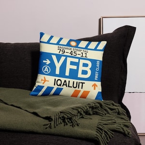 Cojín decorativo IQALUIT Nunavut • Código de aeropuerto YFB • Recuerdo de viaje / Regalo de aviación / Decoración de pasión por los viajes / Arte de ubicación / Recuerdo de vacaciones