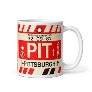 PITTSBURGH Pennsylvania Kaffemugg • PIT Flygplatskod • Resesouvenir / Flygpresent / Reslustminne / Platskonstverk / Minnessak