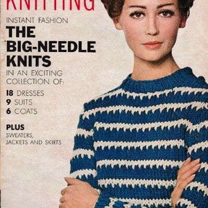 Könnte beinhalten: Vogue Knitting Magazin-Cover aus Herbst/Winter 1968 mit einer Frau, die einen blau-weiß gestreiften Pullover trägt. Der Titeltext lautet "The Big-Needle Knits" und listet 18 Kleider, 9 Anzüge und 6 Mäntel auf.