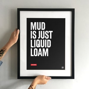 Schlamm ist nur flüssiger Lehm - Mountainbike Kunstdruck