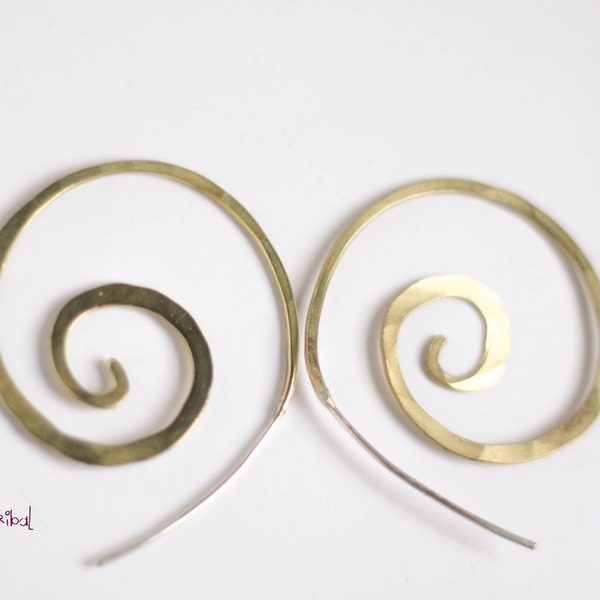 Boucles d'oreilles spirales en laiton martelées - Grandes creolés ouverts bronze faits à main - Grand anneaux d'or tribaux africaines gitane