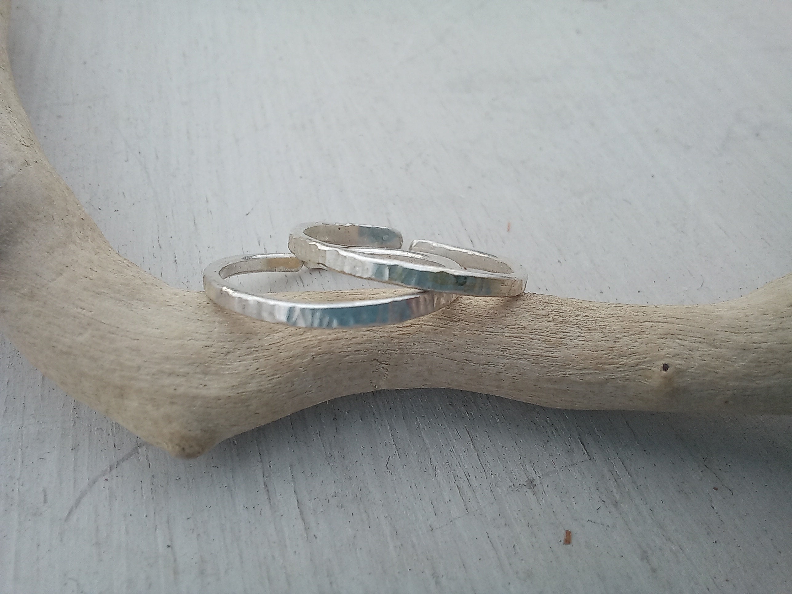 Anelli per le dita dei piedi in argento martellato · Anelli per le dita dei piedi in argento sterling fatti a mano · Anelli regolabili testurizzati · Anelli midi · Anelli aperti · Anelli per le nocche · Anelli impilabili