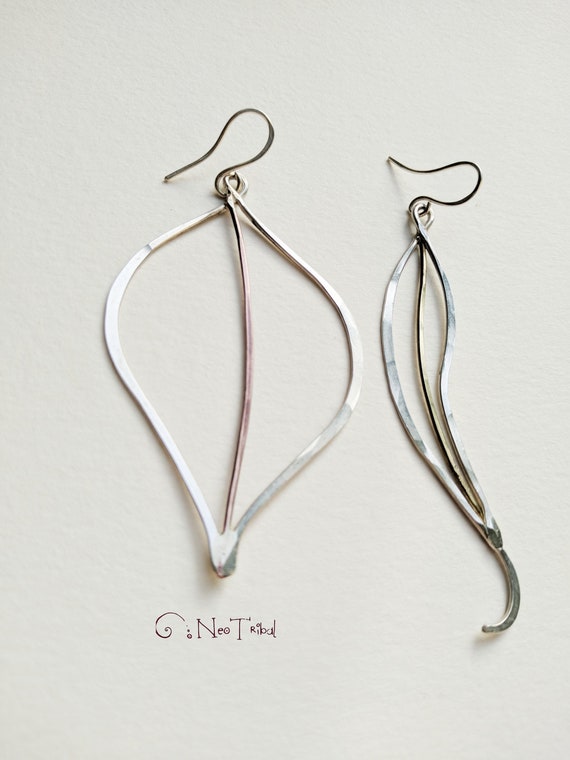 Mame Botanical Leaf Asymmetry Earring