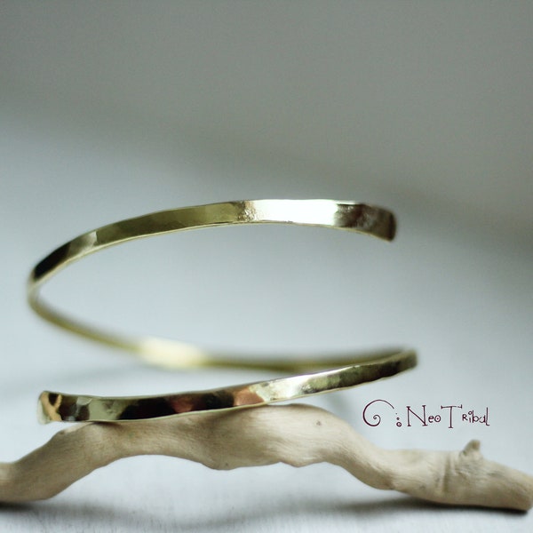 Bracelet d'Or en laiton massif pur  - Brassard flexible fait à main - Manchette Or martelé - Cadeau mariage - Bijoux Minimalist en bronze