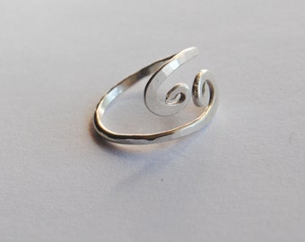 Sterling zilveren teenring gehamerd · Verstelbare ring · Zilveren Midi-ring · Dunne zilveren ring Handgemaakt · knokkelring