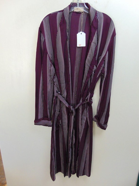 r5 1940's Rayon Purple full Medium/Large vintage