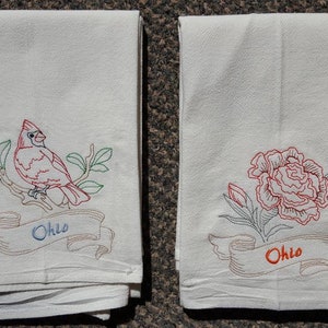 Paños de cocina bordados a máquina con el pájaro del estado de Ohio, el cardenal o la flor del estado, el clavel escarlata